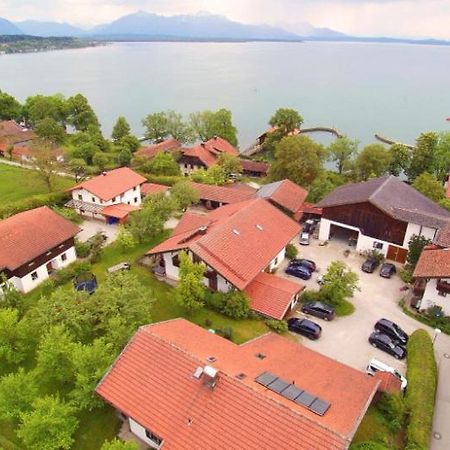 Gaeste- Und Apartmenthaus Wiesholler Chieming Luaran gambar