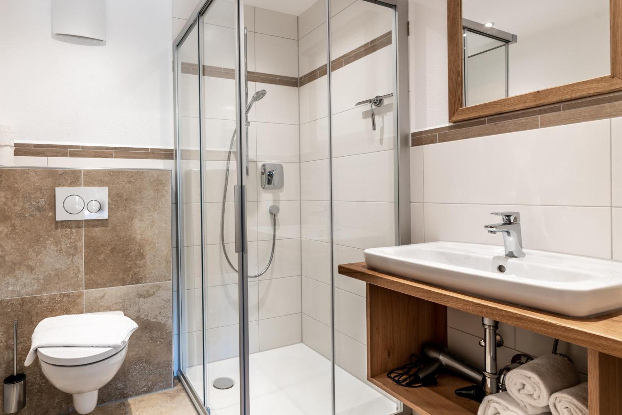 Gaeste- Und Apartmenthaus Wiesholler Chieming Luaran gambar