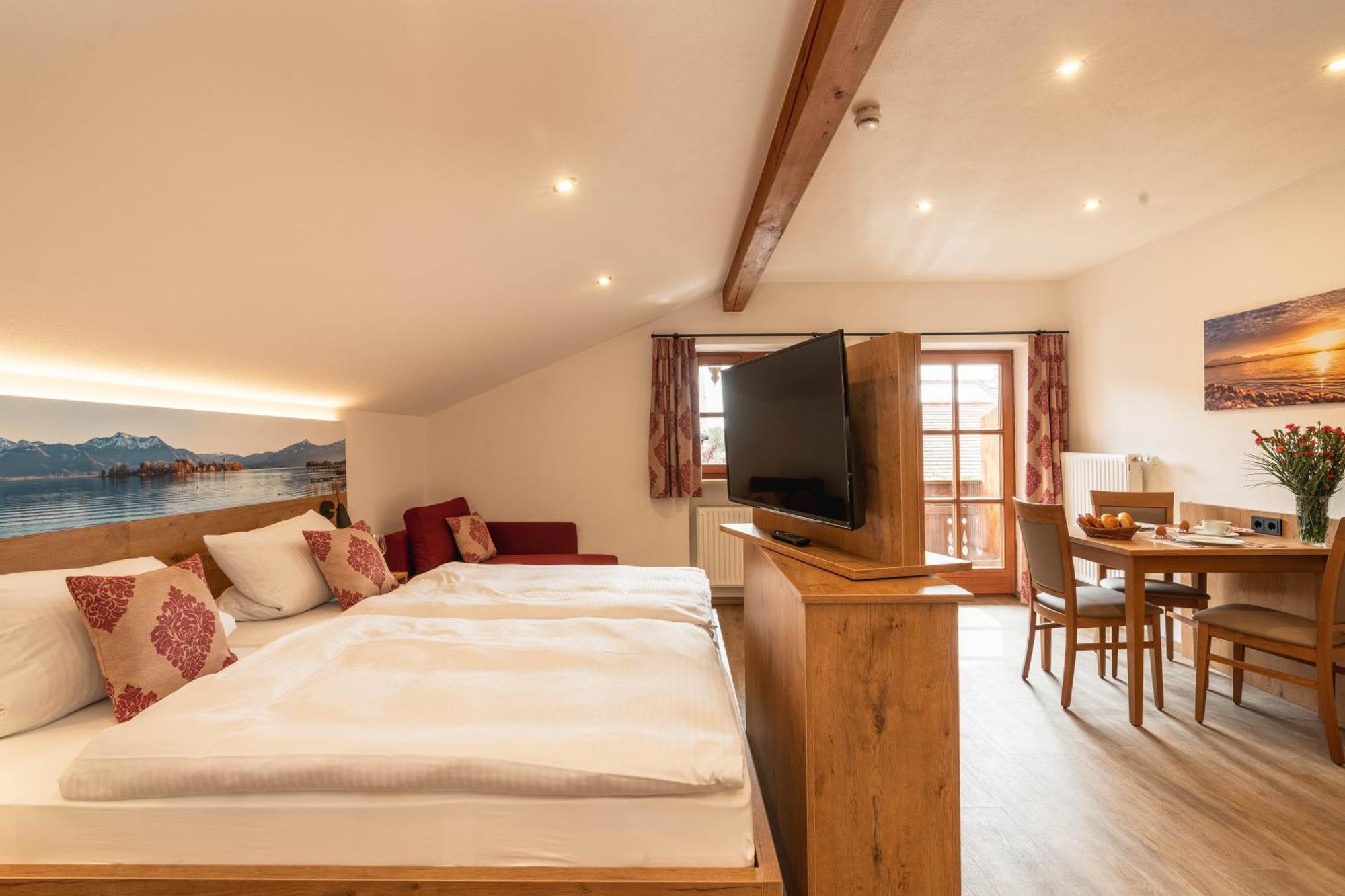 Gaeste- Und Apartmenthaus Wiesholler Chieming Luaran gambar