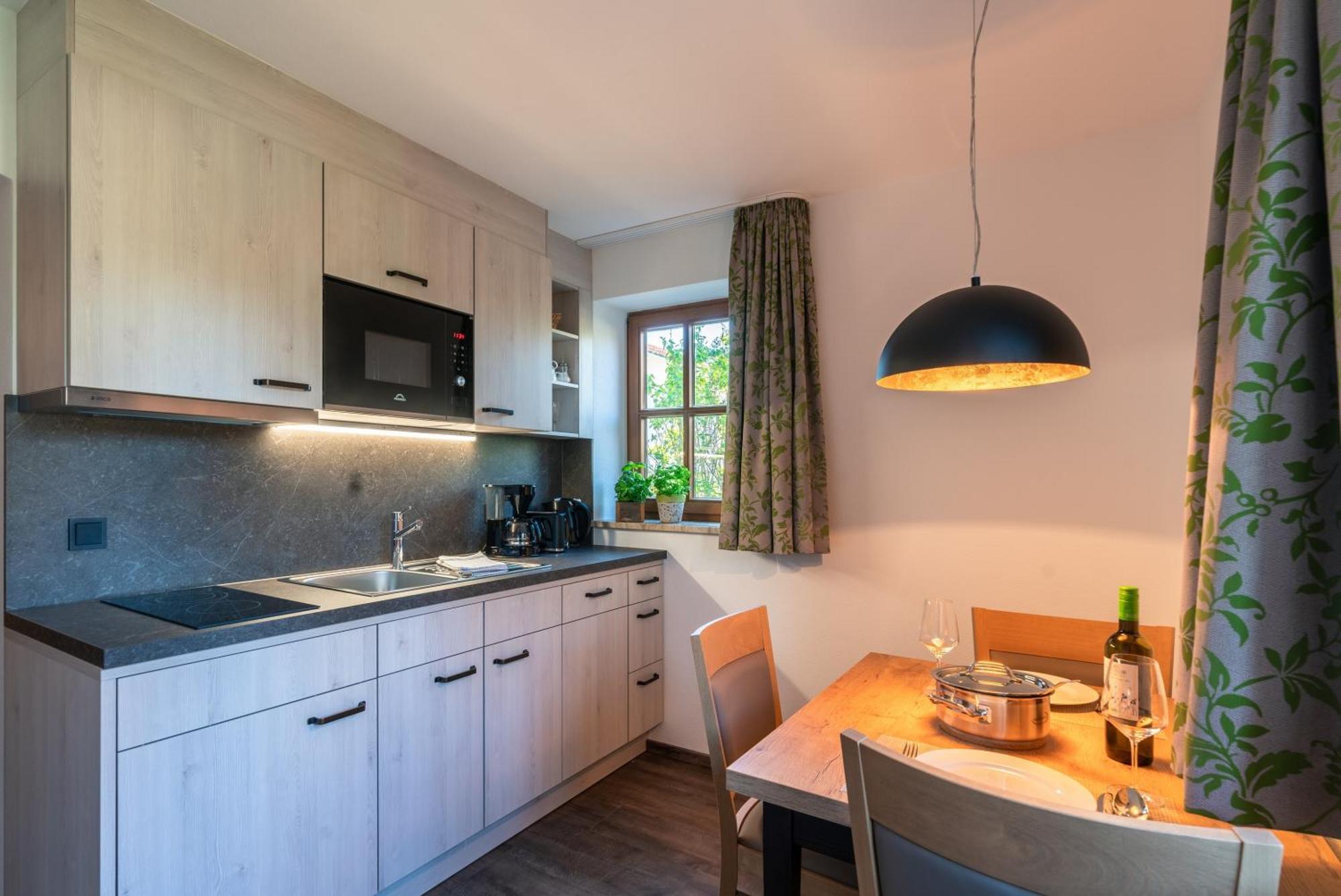 Gaeste- Und Apartmenthaus Wiesholler Chieming Luaran gambar